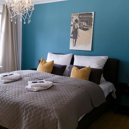 Bella Casa - Business&Family - 2 Zimmer Direkt Neben Schloss, Parkplatz, Smarttv, Netflix, Waschmaschine, 24H Checkin, 71Qm, Kingsizebett, Hotelbettwaesche ลุดวิกสบูร์ก ภายนอก รูปภาพ