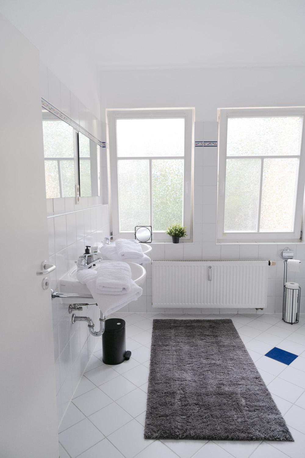 Bella Casa - Business&Family - 2 Zimmer Direkt Neben Schloss, Parkplatz, Smarttv, Netflix, Waschmaschine, 24H Checkin, 71Qm, Kingsizebett, Hotelbettwaesche ลุดวิกสบูร์ก ภายนอก รูปภาพ