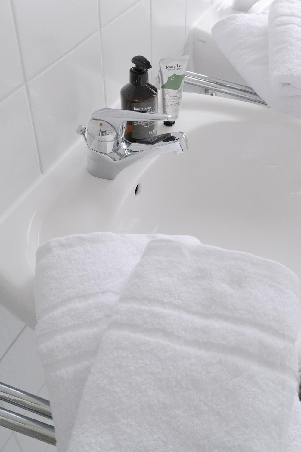 Bella Casa - Business&Family - 2 Zimmer Direkt Neben Schloss, Parkplatz, Smarttv, Netflix, Waschmaschine, 24H Checkin, 71Qm, Kingsizebett, Hotelbettwaesche ลุดวิกสบูร์ก ภายนอก รูปภาพ